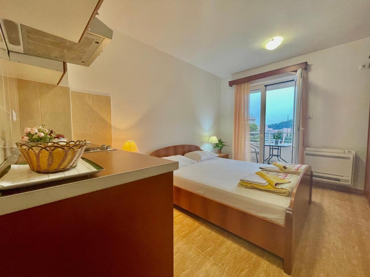 Apartments Boreta Becici Budva Bagian luar foto