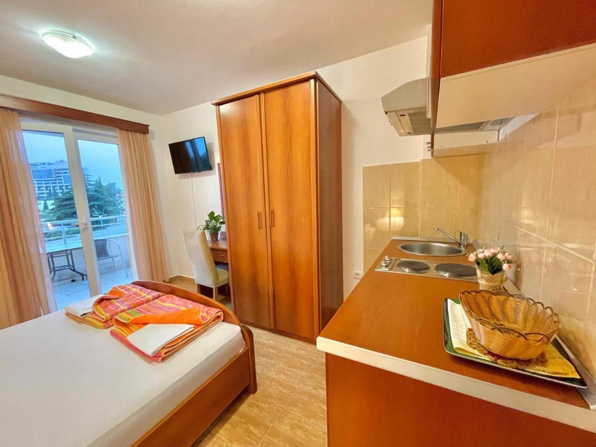 Apartments Boreta Becici Budva Bagian luar foto