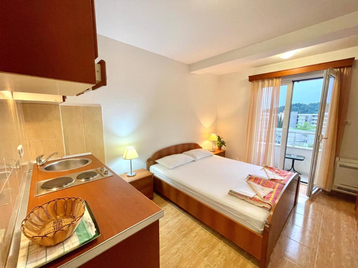 Apartments Boreta Becici Budva Bagian luar foto