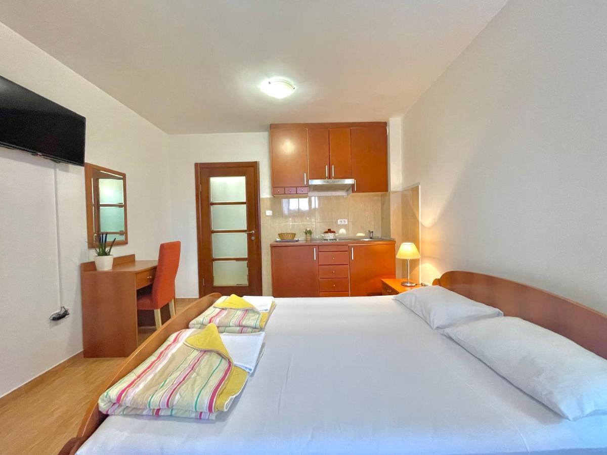 Apartments Boreta Becici Budva Bagian luar foto