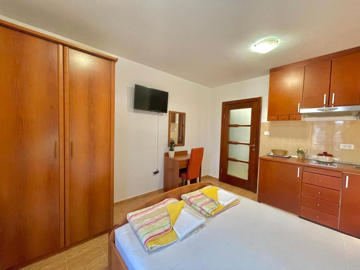 Apartments Boreta Becici Budva Bagian luar foto